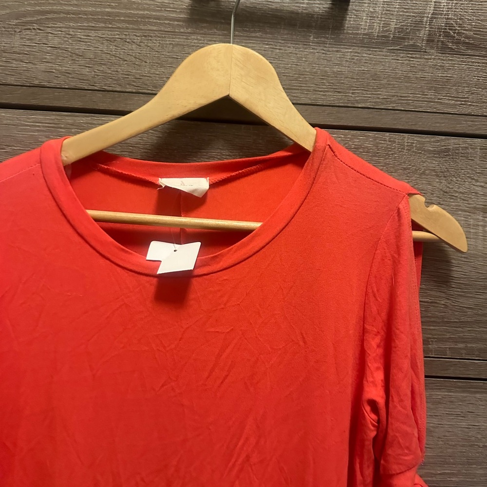 Red T shirt - Picture 3 of 4